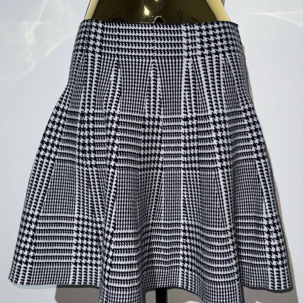 Hesperus Black & White Houndstooth Knit Skirt